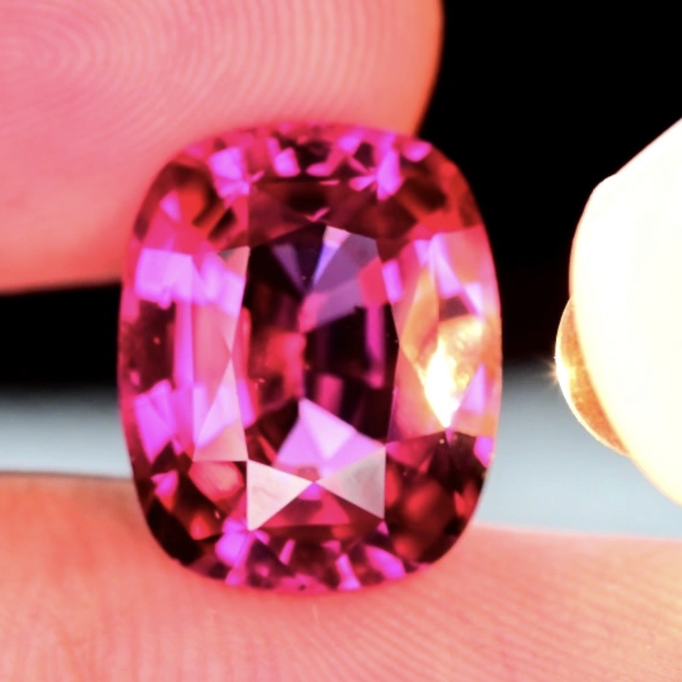 Color Change Malaya Garnet IGS Certified Untreated From East Africa Mine