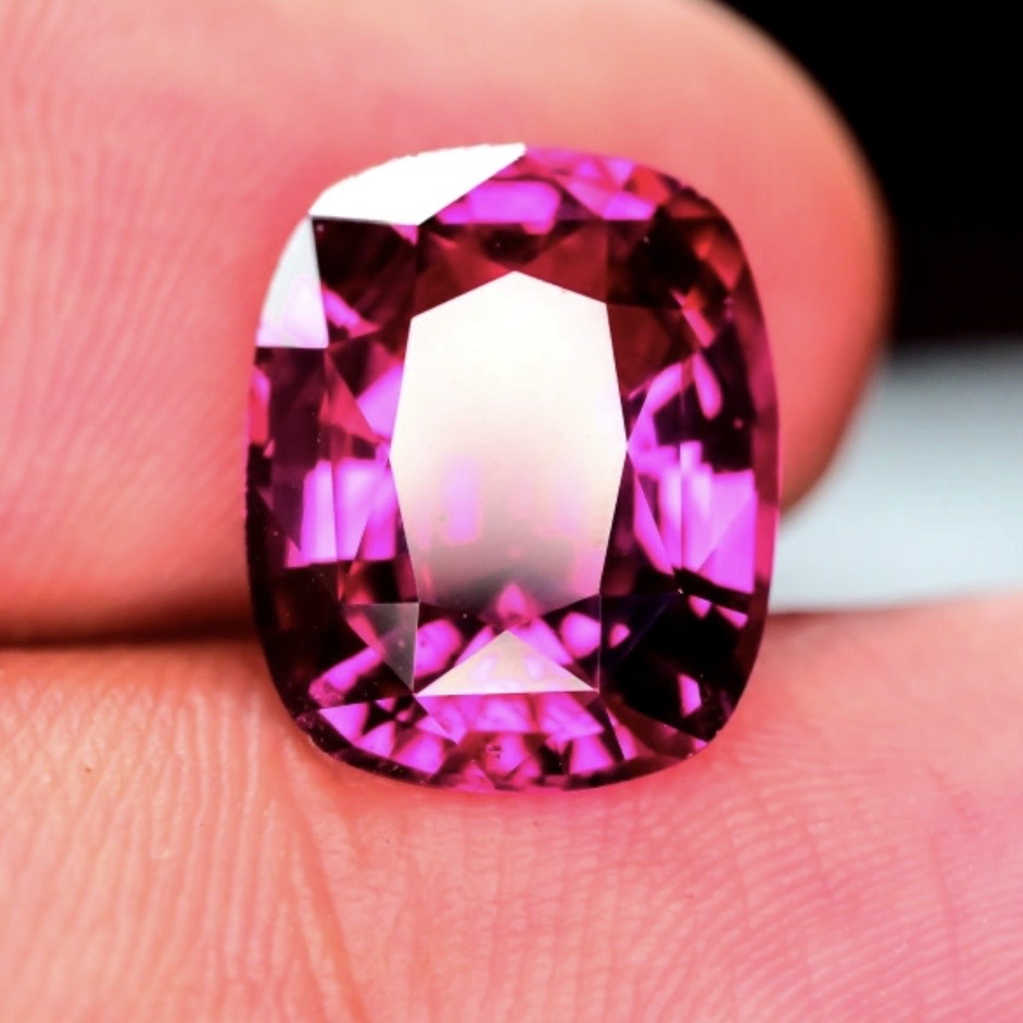 Color Change Malaya Garnet IGS Certified Untreated From East Africa Mine