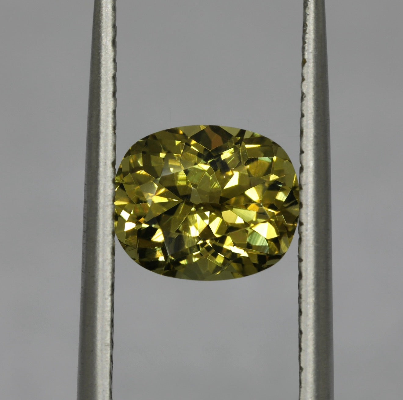 Yellow Chrysoberyl from Ratnapura, Sri-Lanka