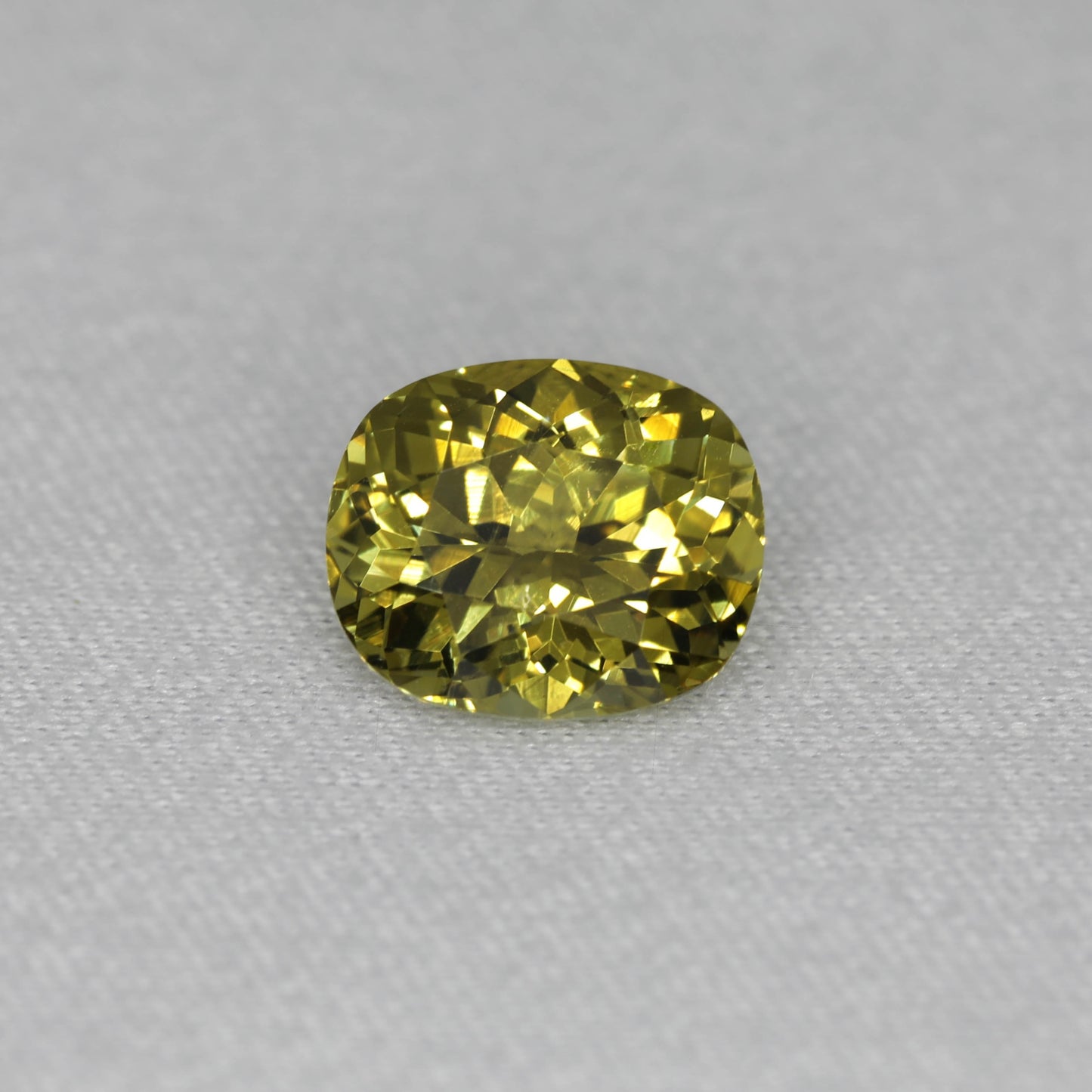 Yellow Chrysoberyl from Ratnapura, Sri-Lanka