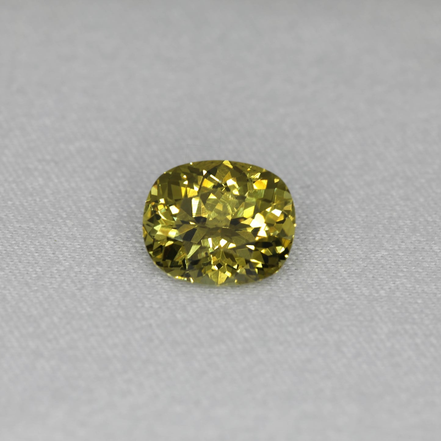 Yellow Chrysoberyl from Ratnapura, Sri-Lanka